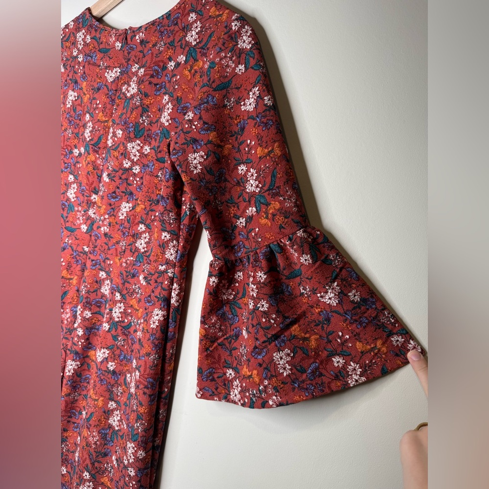 NEW Boutique Gilli Rust Floral Sheath Dress Bell‎ Sleeve V- Neck Mini Medium - Picture 8 of 12